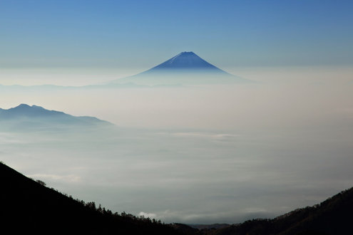 中岳のコルから望む富士山