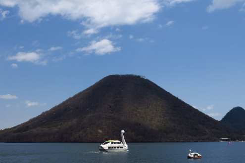 榛名富士と榛名湖