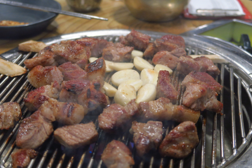 チェデポ　肉とニンニク焼き